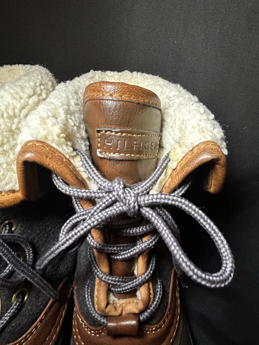 Tommy Hilfiger Reanna Duck Boots Women’s 8 Brown Gray Sherpa Lined Lace-Up